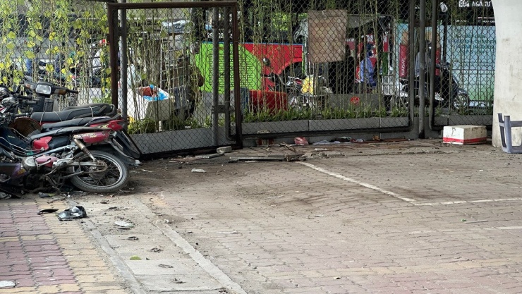 HIện ở đây chỉ còn một số xe máy cũ nát, vô chủ.