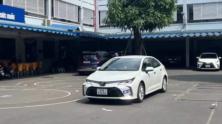 Trước đây hạng B1 là được lái xe ô tô số tự động, nhưng từ năm 2025 theo quy định mới, hạng B1 cấp cho người lái xe mô tô ba bánh và các loại xe quy định cho giấy phép lái xe hạng A1. Ảnh: TN
