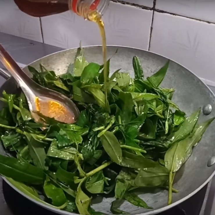 Loại cỏ dại mọc tua tủa sau mưa không ngờ là rau quý, nấu chung với con này rất ngon, không biết ăn quá tiếc - 5