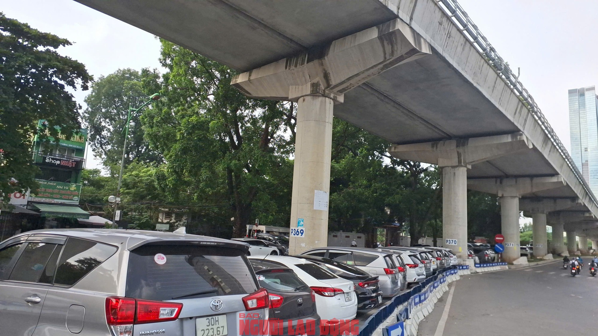 Các bãi giữ xe dưới gầm cầu cạn ở Hà Nội: Chỗ đóng cửa, chỗ vẫn nhận giữ xe - 4