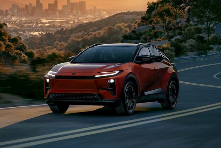 Bản thuần điện thay thế Toyota Corolla Cross xuất hiện trên phố - 2