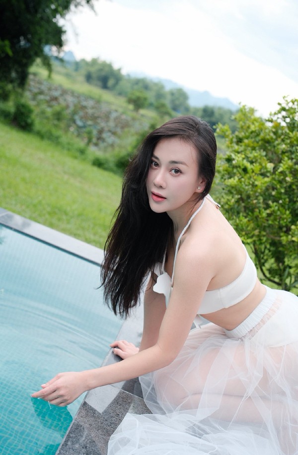 Để có vóc dáng đẹp như vậy, Phương Oanh khuyên mọi người nên tập yoga 60 phút/ngày tại nhà. Đây là bí quyết đã được người đẹp kiên trì theo đuổi từ lâu.