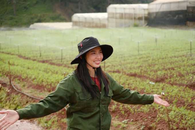 Thùy Tiên tại vườn rau bị cáo buộc là 'sai sự thật' được đăng tải vào tháng 1/2025. Ảnh: FBNV