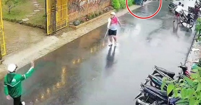 Tình tiết bất ngờ vụ nữ công chức phường đánh n...