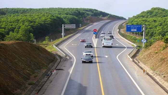 Tình huống vượt xe xảy ra thường xuyên.