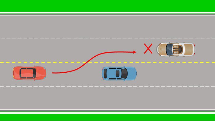 Xe xin vượt phải có báo hiệu nhấp nháy bằng đèn chiếu sáng phía trước.