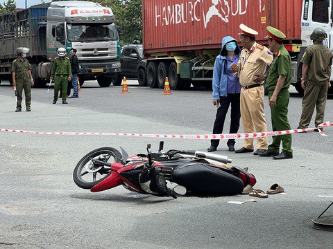 Cơ quan chức năng có mặt điều tra nguyên nhân.