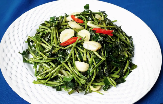 Loại cỏ dại mọc tua tủa sau mưa không ngờ là rau quý, nấu chung với con này rất ngon, không biết ăn quá tiếc - 6