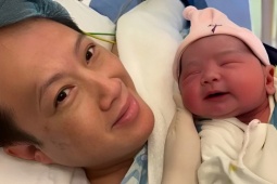 Giải trí - Vợ tài tử TVB Hoàng Trạch Phong sinh con ở tuổi 58