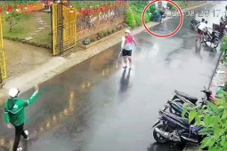 Tình tiết bất ngờ vụ nữ công chức phường đánh người giữa đường