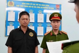 TP HCM: Bắt khẩn cấp người đàn ông liên quan 2 clip phản cảm