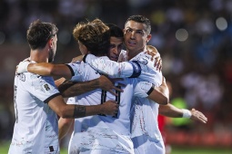 Ronaldo được ca ngợi là vĩnh cửu, Bồ Đào Nha sáng cửa vô địch World Cup