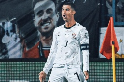 Ronaldo và 2 hành trình tìm đến tột đỉnh vĩ đại: Khi fan đối thủ cũng phải ăn mừng cùng