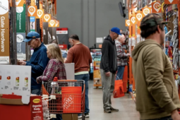 Người Mỹ chật vật vì lạm phát