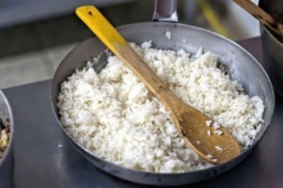 Muốn ăn cơm nguội không lo đau bụng, nắm vững quy tắc làm nguội và cất trữ này