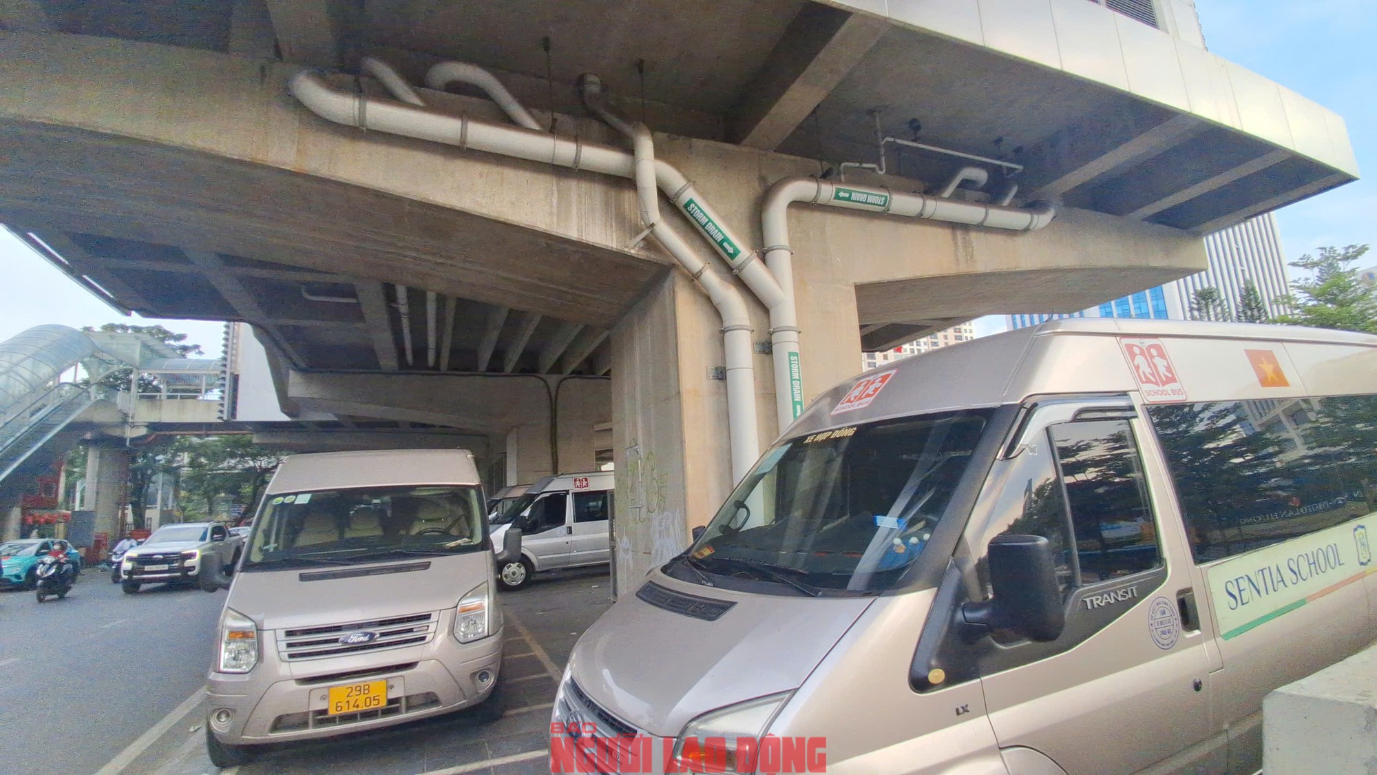 Các bãi giữ xe dưới gầm cầu cạn ở Hà Nội: Chỗ đóng cửa, chỗ vẫn nhận giữ xe - 6