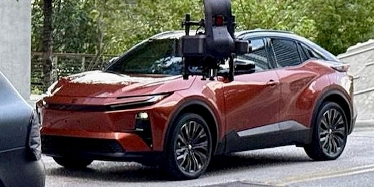 Hình ảnh được cho là của Toyota&nbsp;C-HR 2026 trên đường phố.