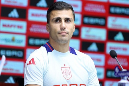 Tin mới nhất bóng đá tối 7/9: Rodri dự đoán Quả bóng vàng 2025