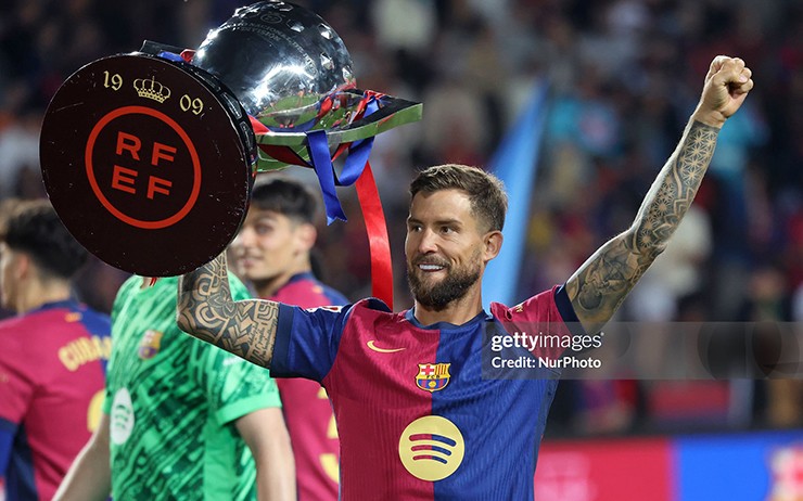 Iñigo Martínez - “người hùng thầm lặng” trong mùa giải ăn ba của Barcelona