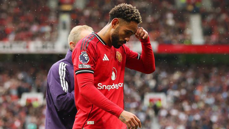 Cunha chấn thương ở trận Man United thắng Burnley