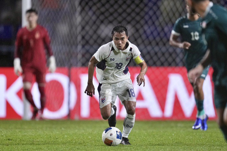 Chanathip chơi nổi bật nhất Thái Lan sau khi được tung vào sân hiệp 2