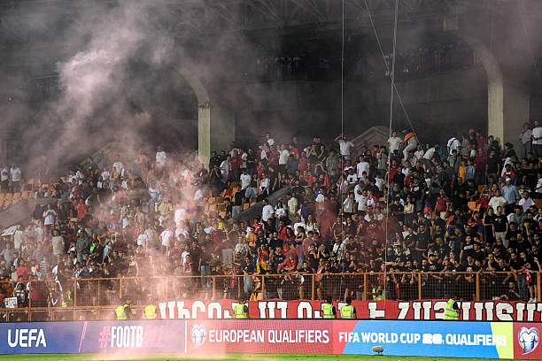 Không khí cuồng nhiệt trên các khán đài trận Armenia - Bồ Đào Nha