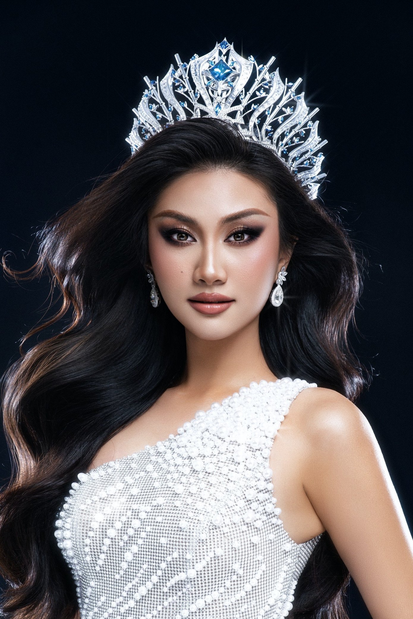 Hoa hậu Phương Linh tung bộ ảnh mới, sẵn sàng chinh chiến ở Miss Cosmo 2025 - 9