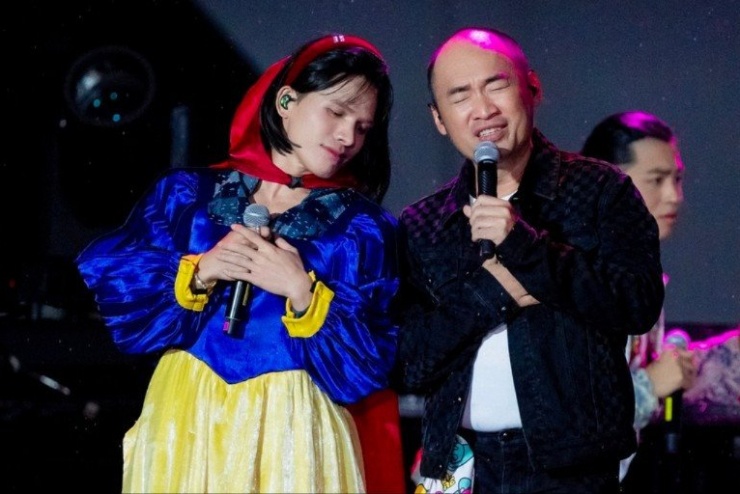 Ca khúc Đi đu đưa đi bất ngờ vang lên tại sân khấu concert Anh trai vượt ngàn chông gai. Quốc Thiên gây chú ý khi hóa thân thành nàng Bạch Tuyết.