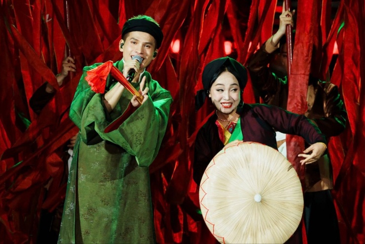 Concert Anh trai vượt ngàn chông gai day 7 tạo ấn tượng khi các tiết mục sử dụng âm nhạc truyền thống tiếp tục được biến tấu, làm mới phục vụ khán giả. Ở tiết mục Đào liễu, các anh tài biểu diễn thêm ca khúc Cây trúc xinh. Sự kết hợp của NSND Thu Huyền và Quốc Thiên tạo nên màn tiết mục ấn tượng.