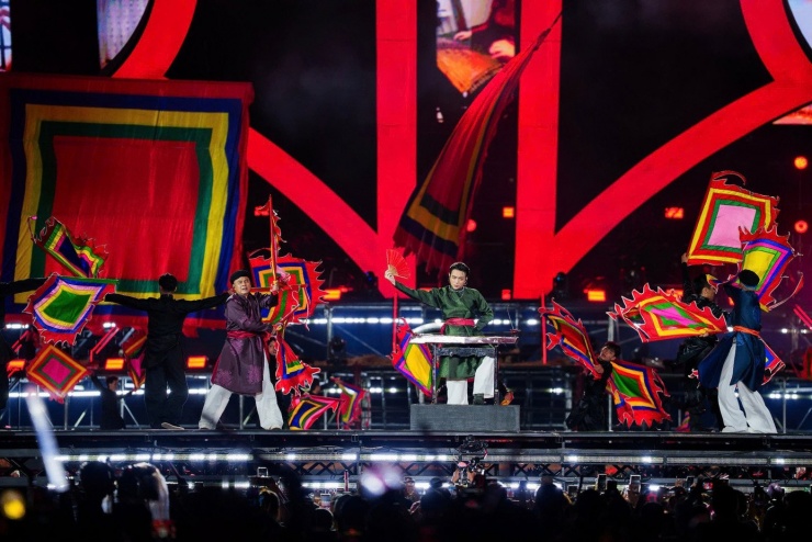 Concert diễn ra trong suốt 6 tiếng, 33 nghệ sĩ đã mang đến cho khán giả 55 tiết mục. Concert kết thúc khi đêm muộn. Đây cũng được coi là "đặc sản" của concert Anh trai vượt ngàn chông gai.