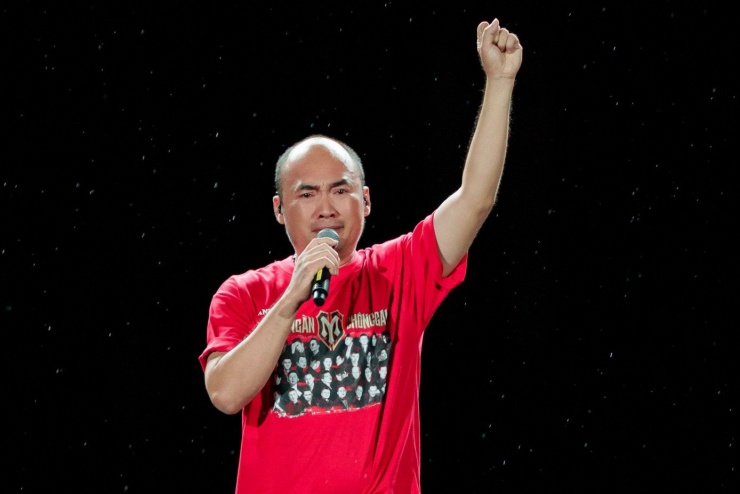 Anh tài Tiến Luật xúc động cảm ơn tình yêu khán giả dành cho mình. Chuỗi concert Anh trai vượt ngàn chông gai khép lại bằng ca khúc Hỏa ca - ca khúc chủ đề của chương trình. Đây cũng là ca khúc mở đầu cũng như kết thúc đêm diễn 7/9.