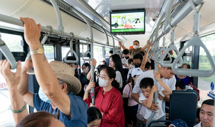 Triển lãm quốc gia vẫn đông nghịt khách sau khi mở thêm 10 ngày - 1