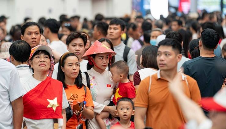 Triển lãm quốc gia vẫn đông nghịt khách sau khi mở thêm 10 ngày - 2