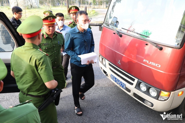 Hình ảnh dẫn giải cựu Phó Chủ nhiệm Văn phòng Quốc hội Phạm Thái Hà tới tòa - 4