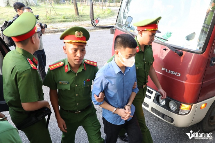 Hình ảnh dẫn giải cựu Phó Chủ nhiệm Văn phòng Quốc hội Phạm Thái Hà tới tòa - 5