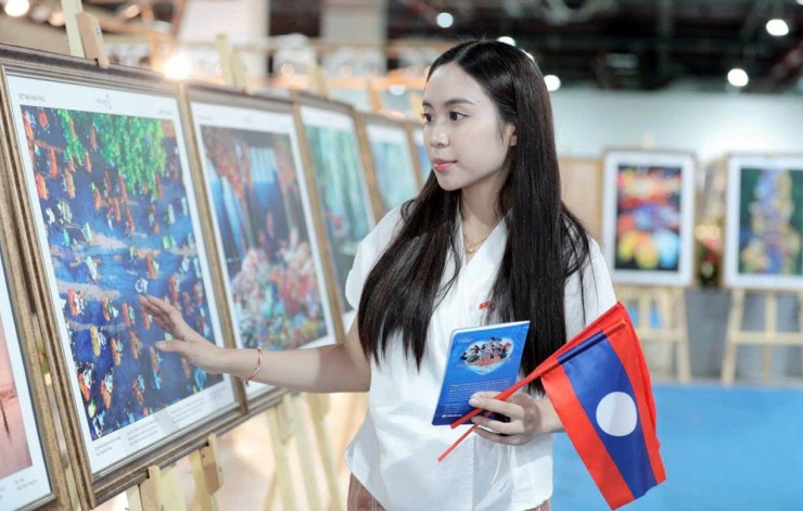Maysaa tham quan triển lãm ảnh và video chào mừng 80 năm Quốc khánh 2/9 