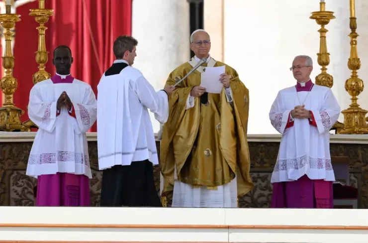 Giáo hoàng Leo XIV trong buổi lễ phong thánh Pier Giorgio Frassati và Carlo Acutis hôm 7-9. Ảnh: Vatican Media