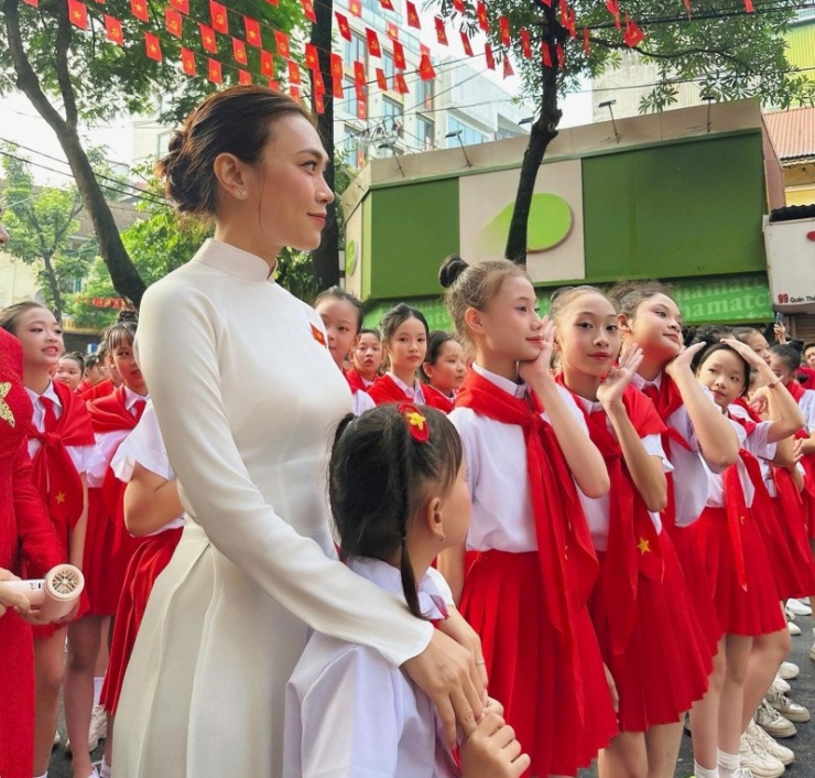 Ca sĩ Mỹ Tâm ở hậu trường lễ kỷ niệm A80.