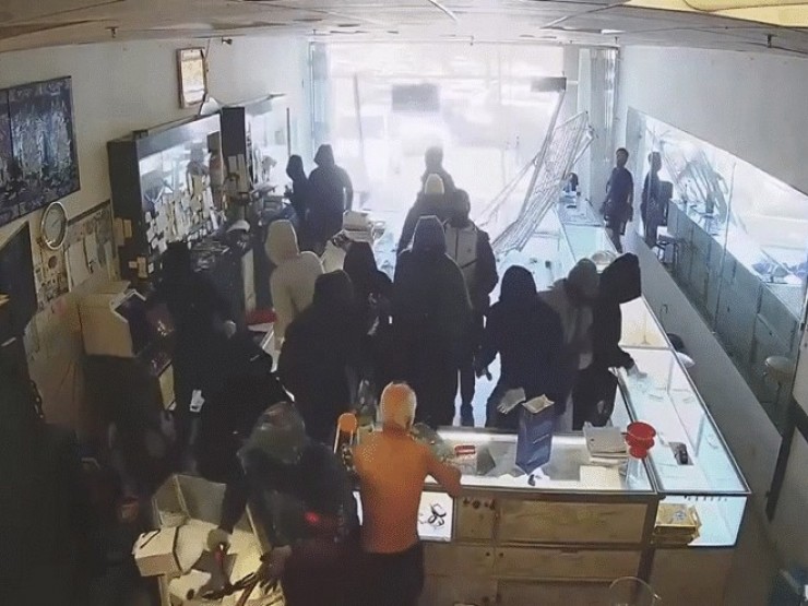 Thị trưởng Mỹ 'sôi máu' vì vụ tiệm vàng của người gốc Việt bị cướp