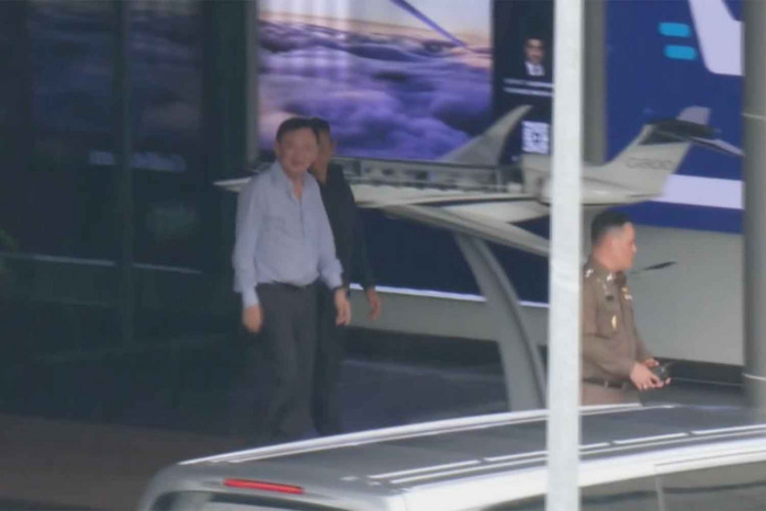 Cựu Thủ tướng Thái Lan Thaksin Shinawatra tại sân bay Don Muaeng ngày 8-9. Ảnh: 3Plus News