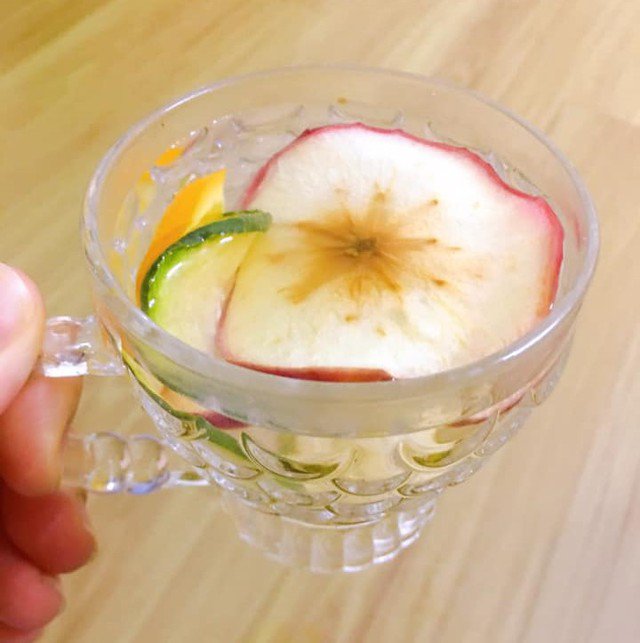 Để thải độc gan, bạn cũng có thể chế biến nước detox.