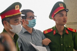 Tin tức trong ngày - Hình ảnh dẫn giải cựu Phó Chủ nhiệm Văn phòng Quốc hội Phạm Thái Hà tới tòa