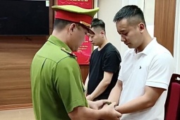 Kinh doanh - Các doanh nghiệp liên quan đến Quang Linh Vlogs có biến động mạnh