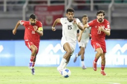 Bóng đá - Video bóng đá Indonesia - Lebanon: "Đấu võ" nhiều hơn đá bóng, lo cho chủ nhà