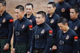 Giải trí - Liên Bỉnh Phát ngồi xe lăn, nói lời chia tay "Chiến sĩ quả cảm"