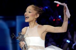 Ariana Grande thắng giải quan trọng nhất VMAs 2025