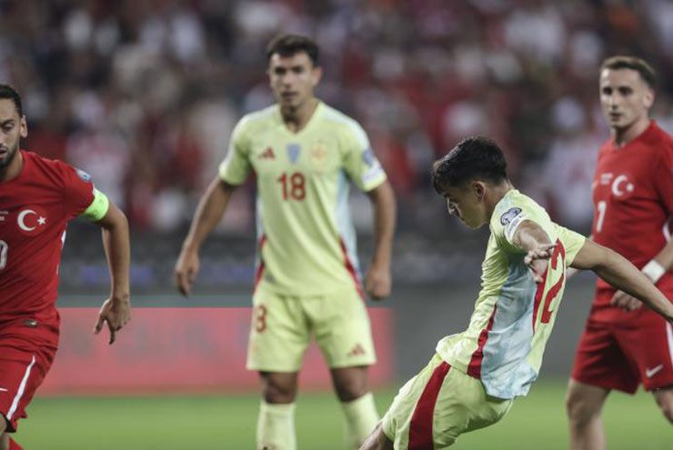 Pedri đã ghi 3/4 bàn gần nhất của mình từ ngoài vòng cấm