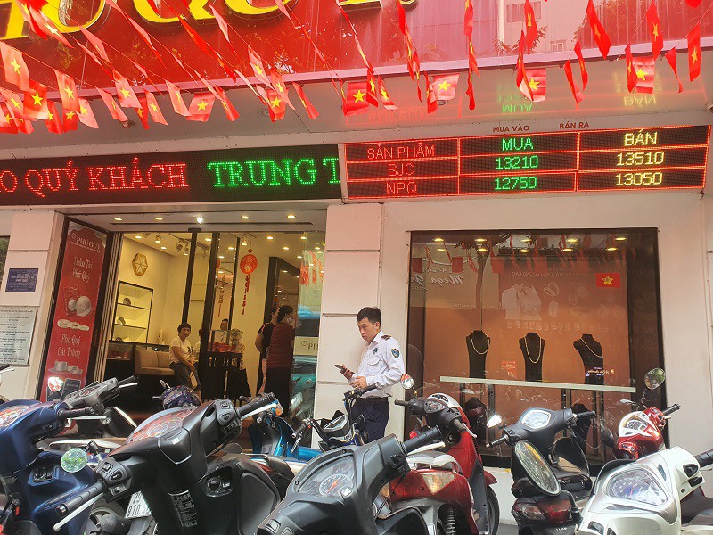 Giá vàng miếng quay đầu giảm sau chỉ đạo của Thủ tướng Chính phủ.