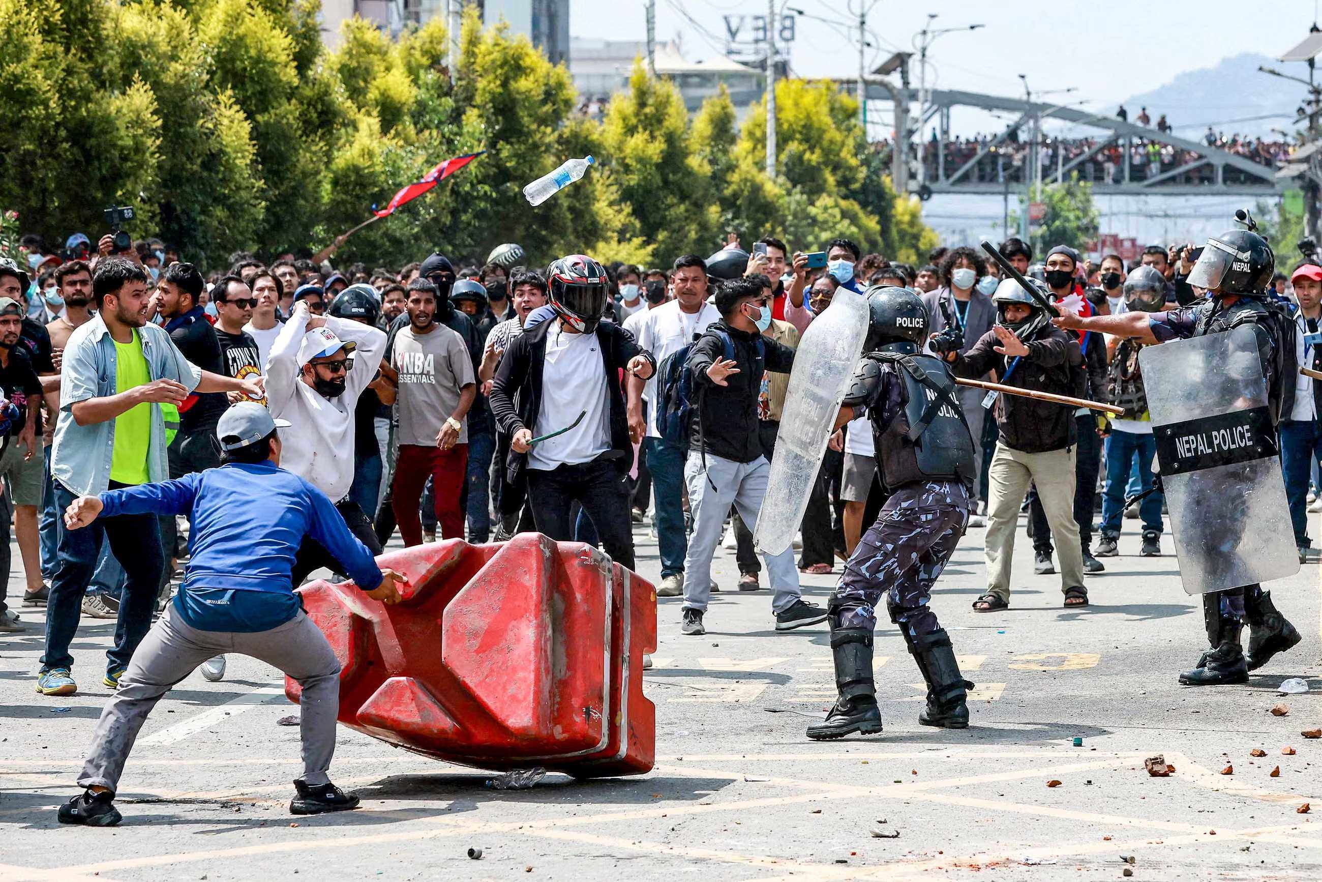 Biểu tình phản đối lệnh cấm mạng xã hội ở Nepal (ảnh: Getty)