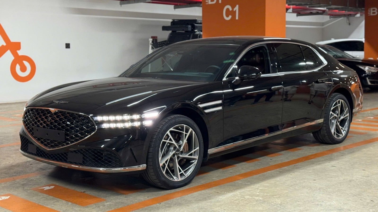 Xe sang Genesis G90 mới tinh rao bán cao hơn Mercedes-Benz S-Class - 1